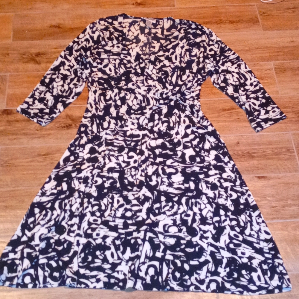 Chico's size 2 abstract print black & white